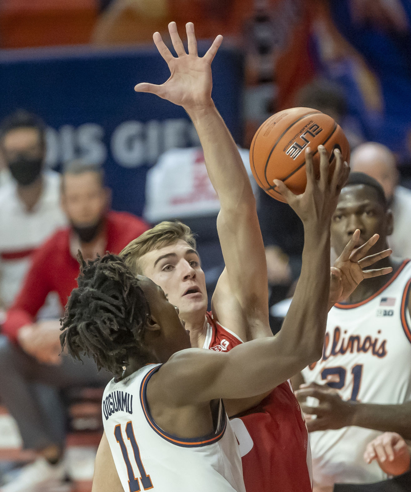 Illinois 75, UW 60